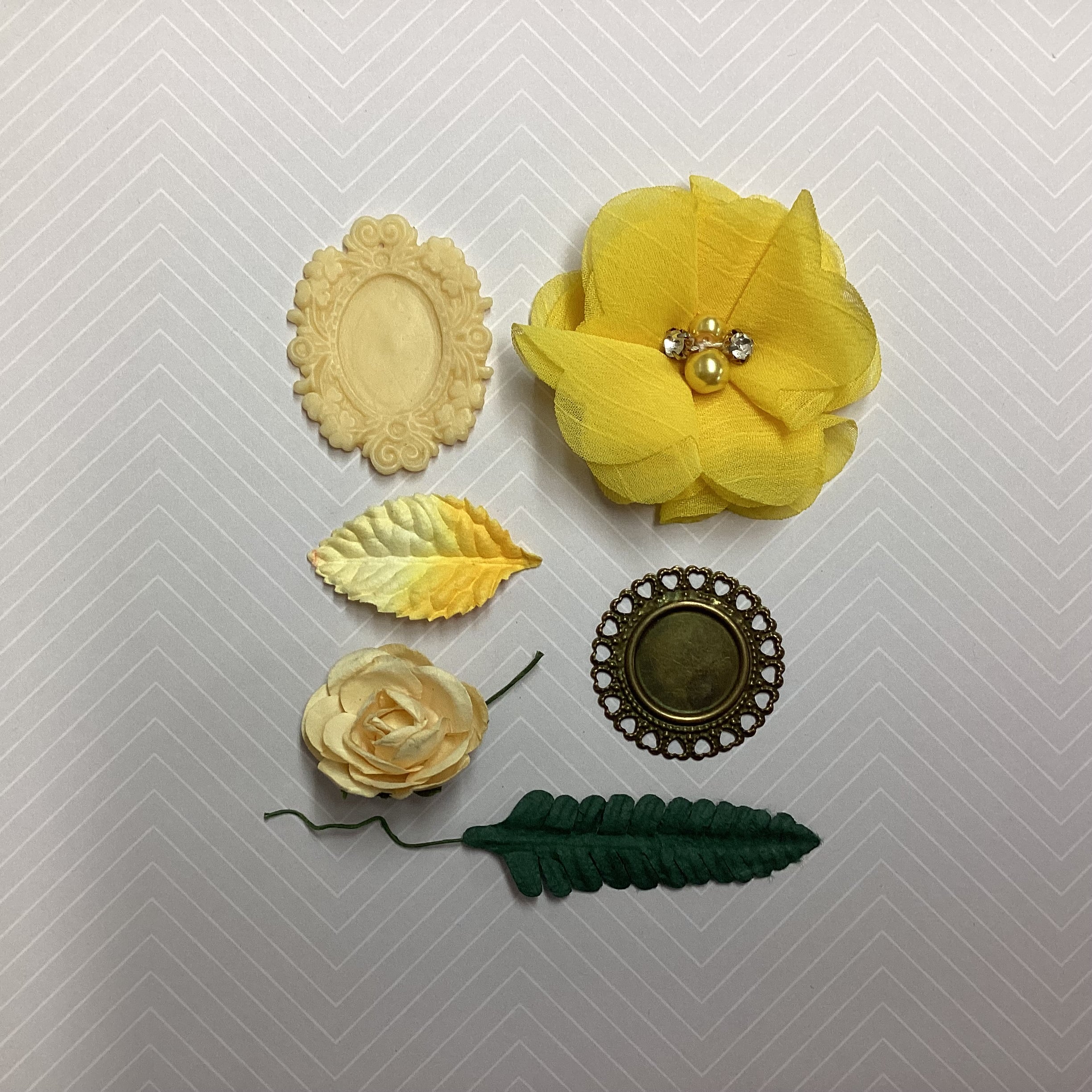 Scrapbooksrus VICTORIAN EPHEMERA Oval Cameo Frame & Flowers 6pc