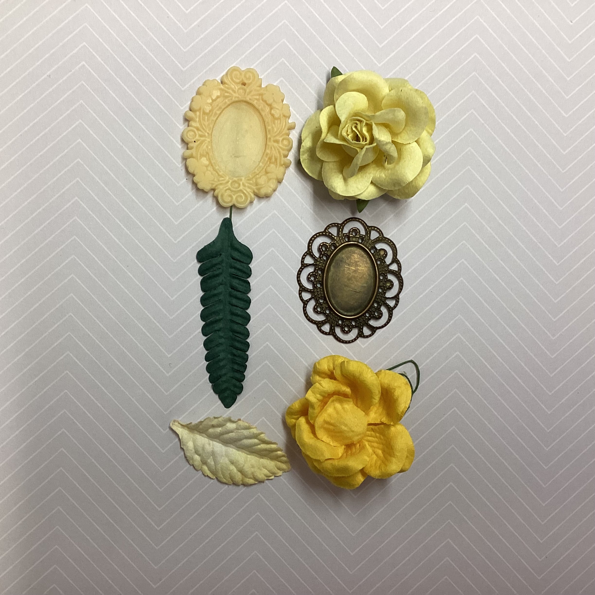 Scrapbooksrus VICTORIAN EPHEMERA Oval Cameo Frame & Flowers 6pc