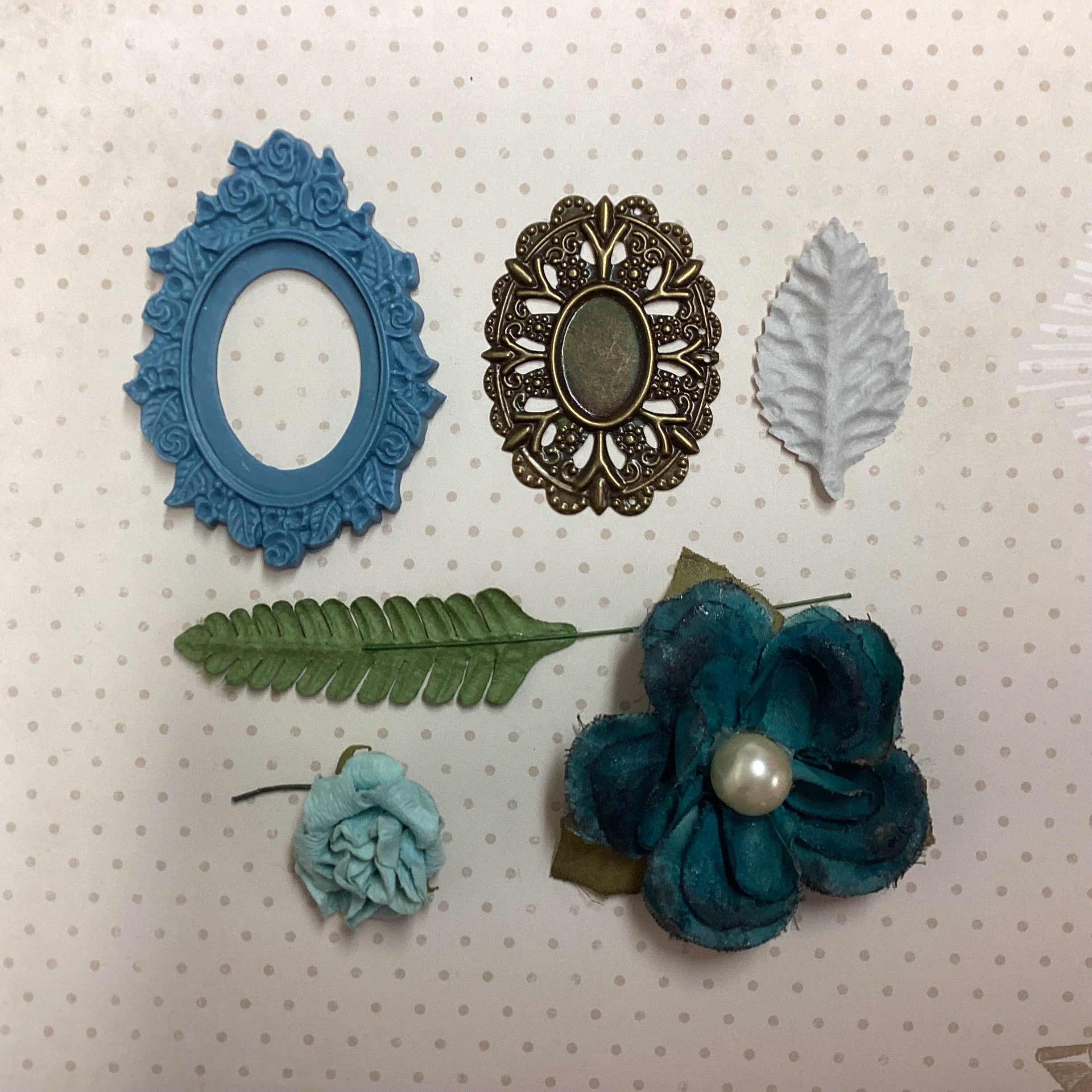 Scrapbooksrus VICTORIAN EPHEMERA Oval Cameo Frame & Flowers 6pc