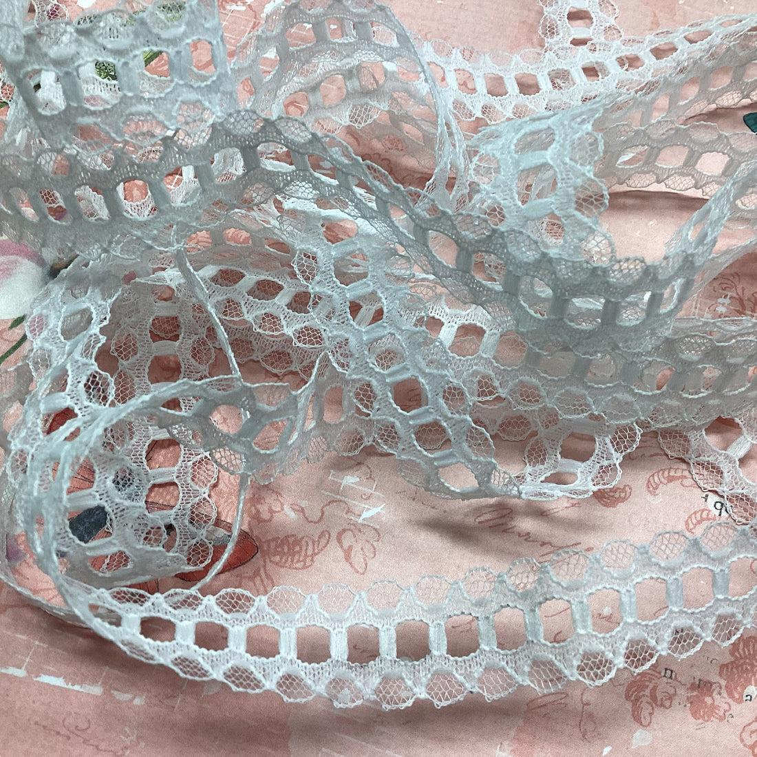 Scrapbooksrus Vintage Ribbon SLOT WHITE EDGE Trim 0.75”X4ft