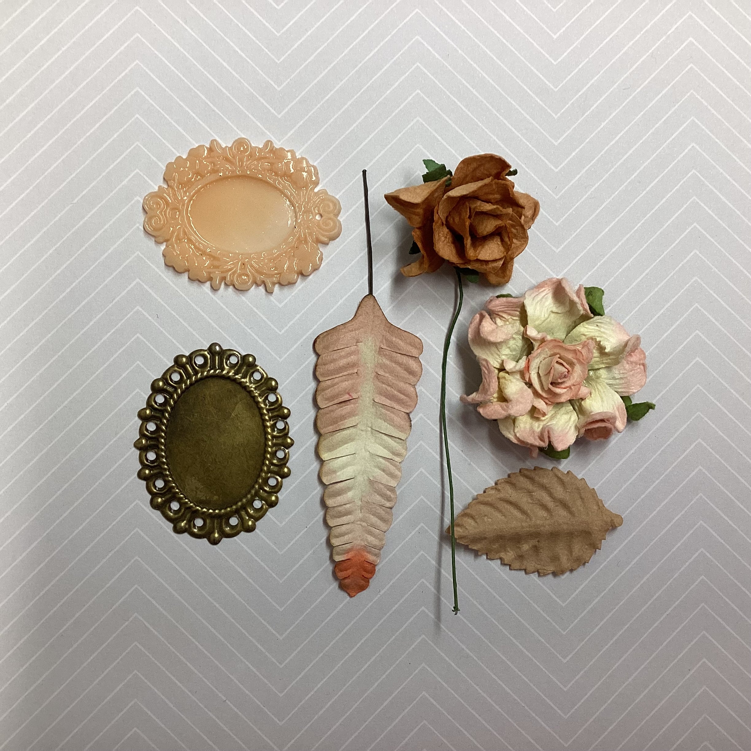 Scrapbooksrus VICTORIAN EPHEMERA Oval Cameo Frame & Flowers 6pc