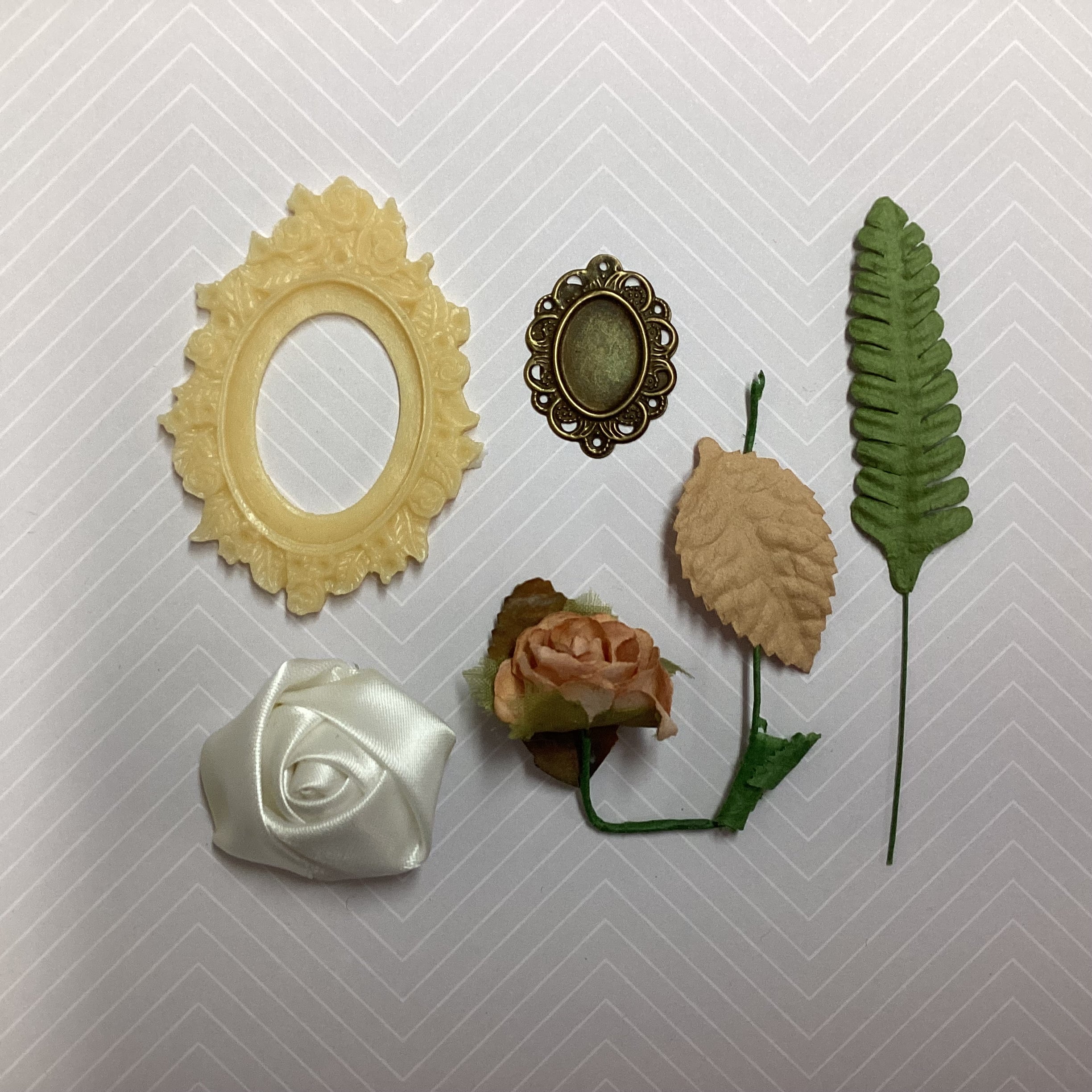 Scrapbooksrus VICTORIAN EPHEMERA Oval Cameo Frame & Flowers 6pc