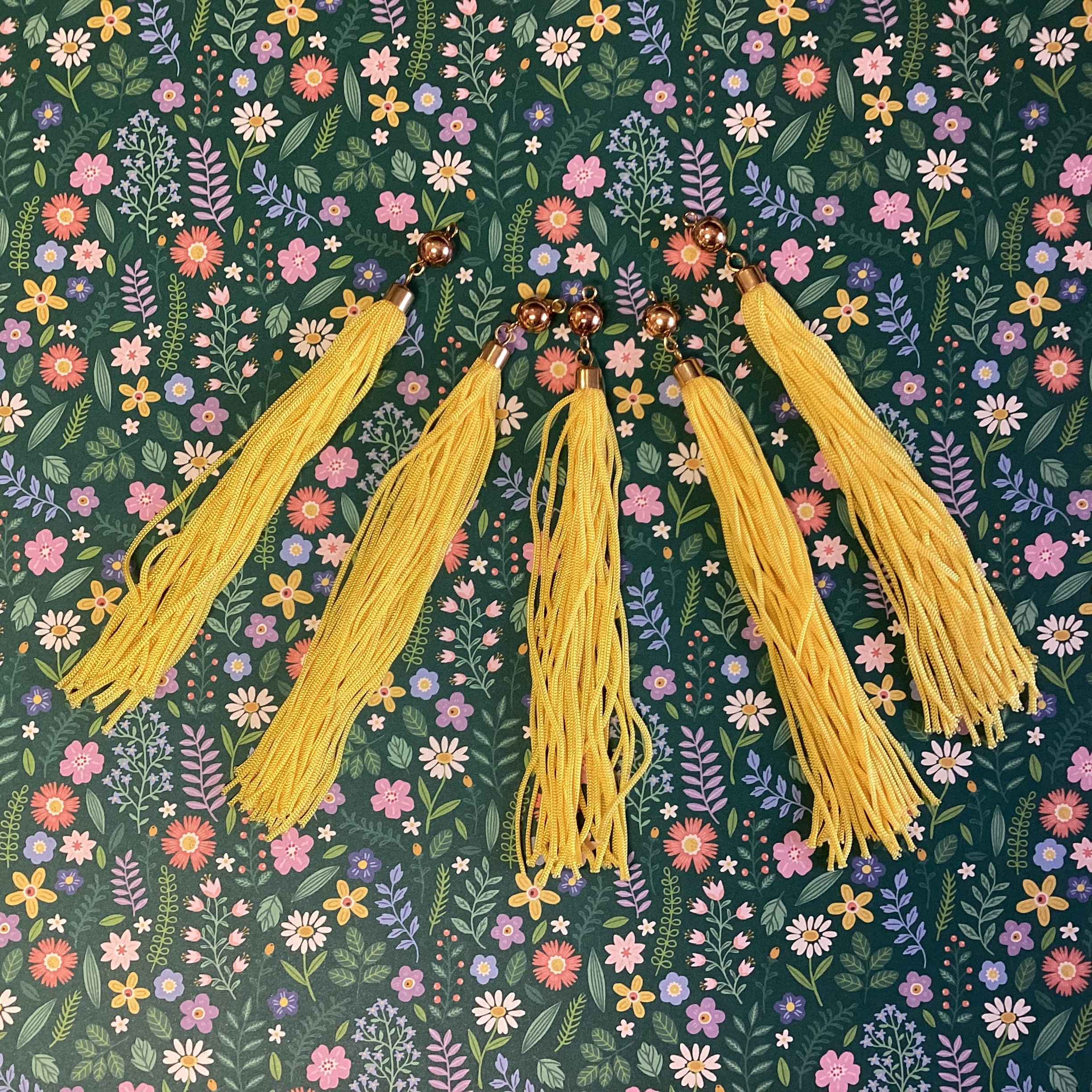 Scrapbooksrus DECORATIVE GOLD BALL TASSELS 5”