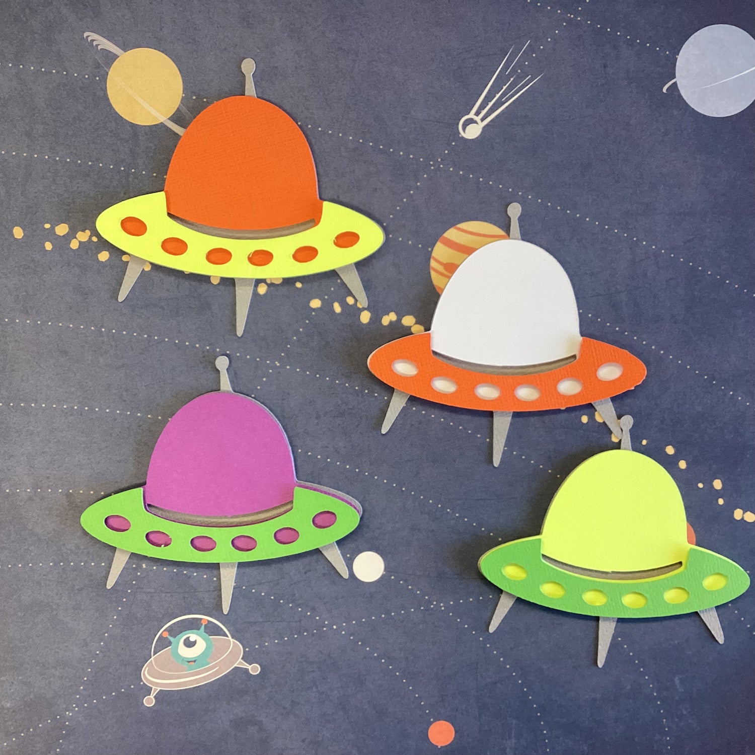 Scrapbooksrus Diecut Alien UFO SPACESHIP 3D Die Cut Scrapbook Embellishment