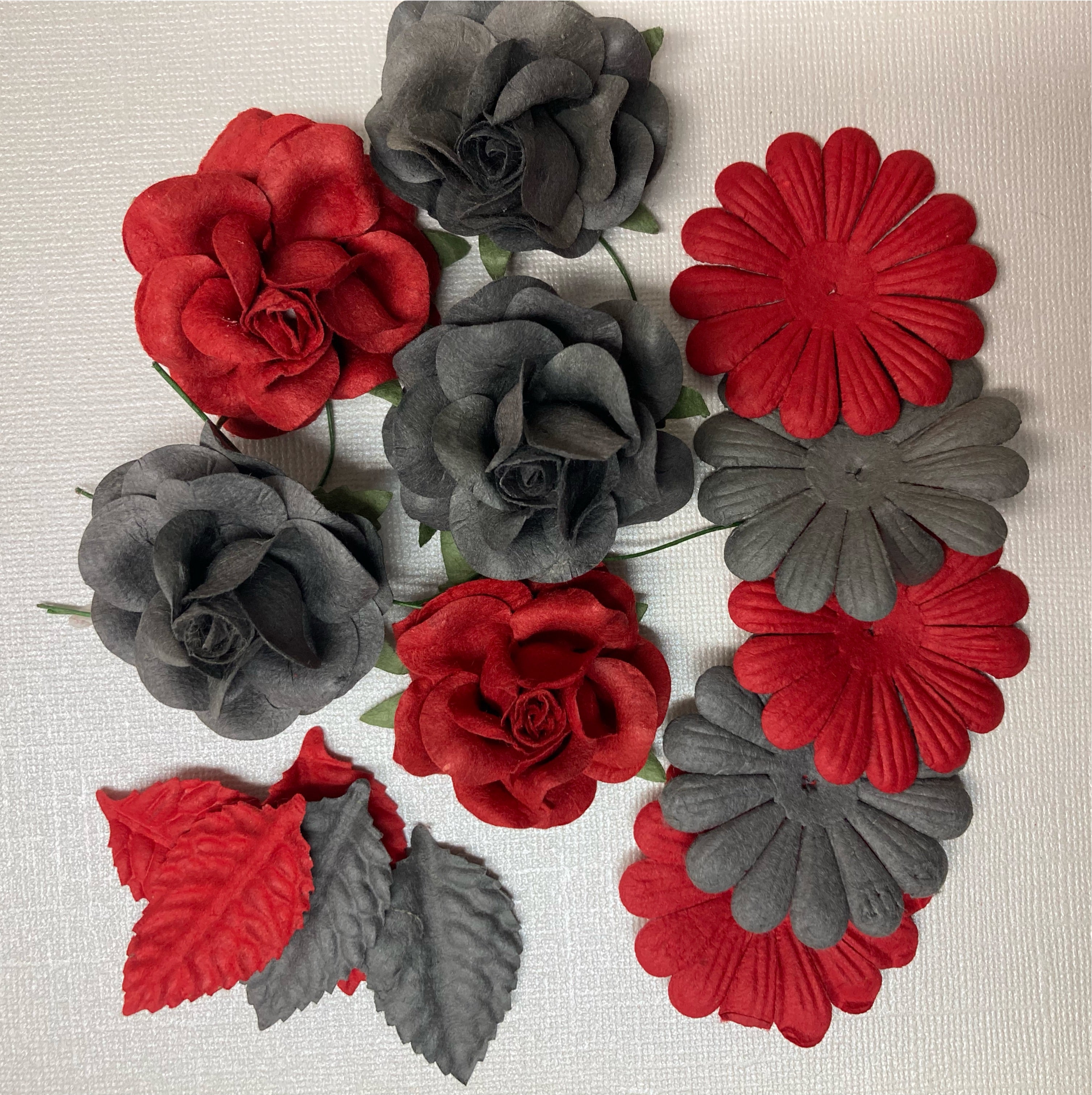 Sweet Roses Leaves Daisies RED & GREY 15pc