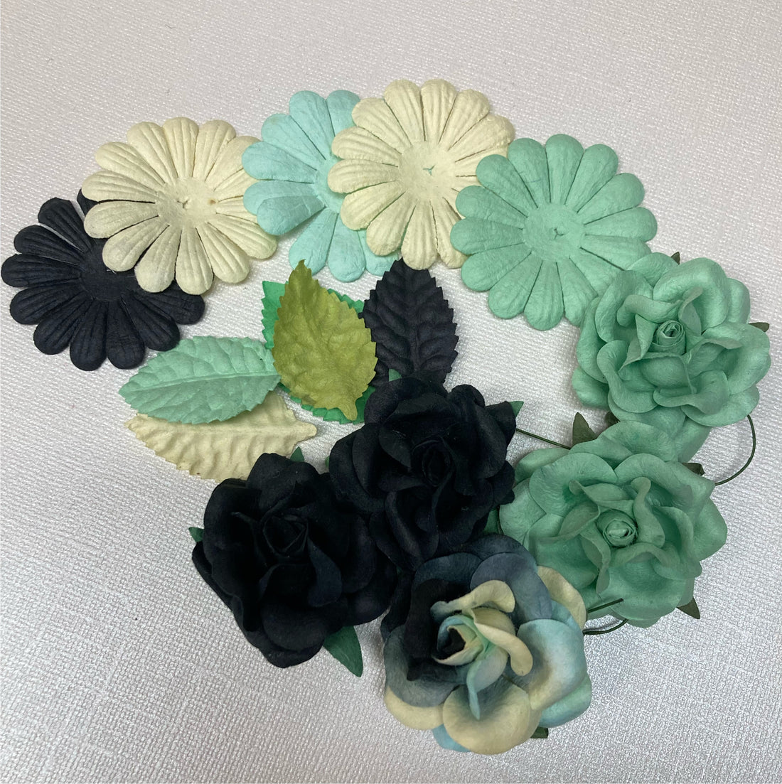 Sweet Roses Leaves Daisies MINT & BLUES 15pc