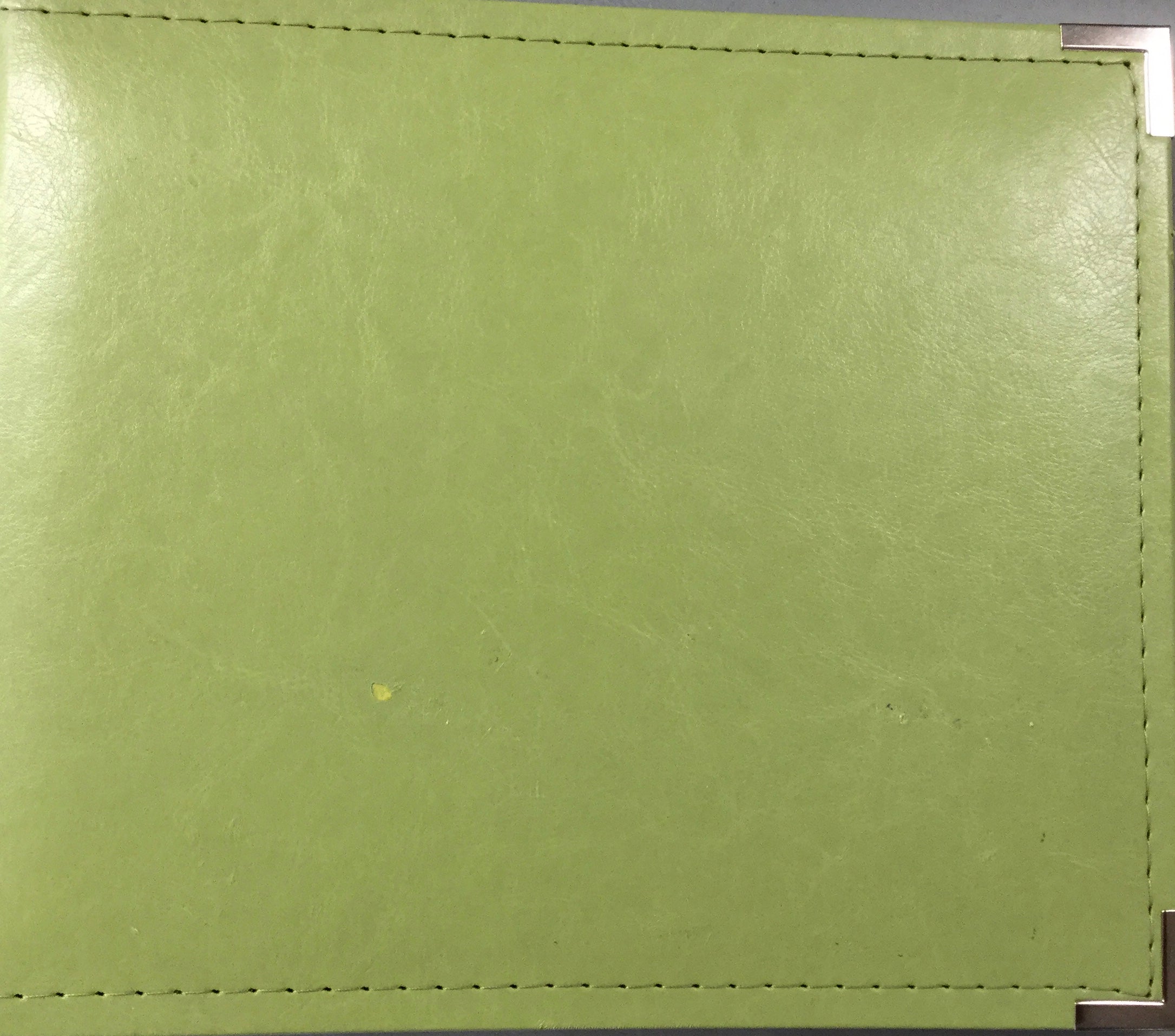 We R Memory Keepers 8x8” Ring Album KIWI Scrapbooksrus