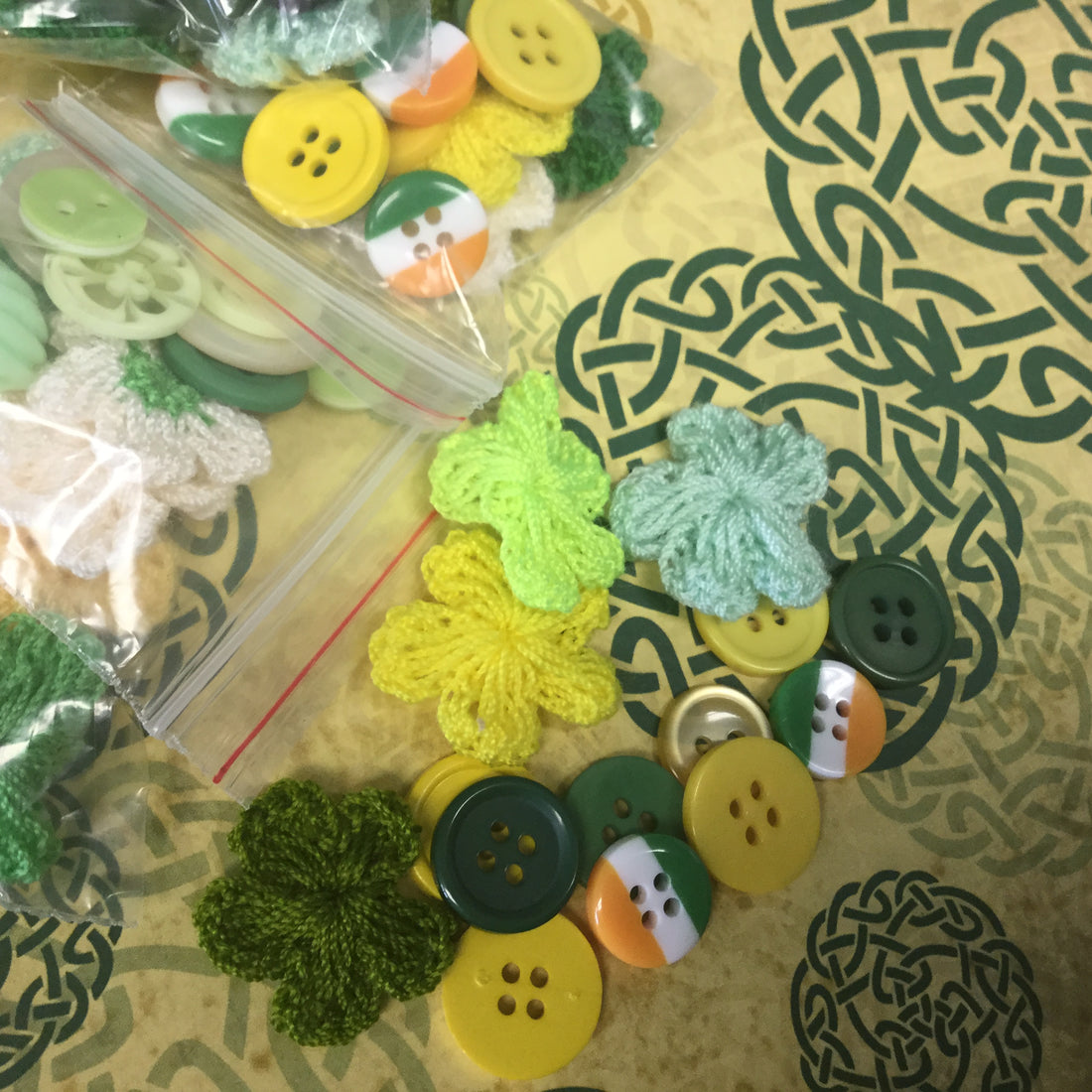 Crochet Flowers & Buttons St.Patrick’s Day Ireland 12-14pc