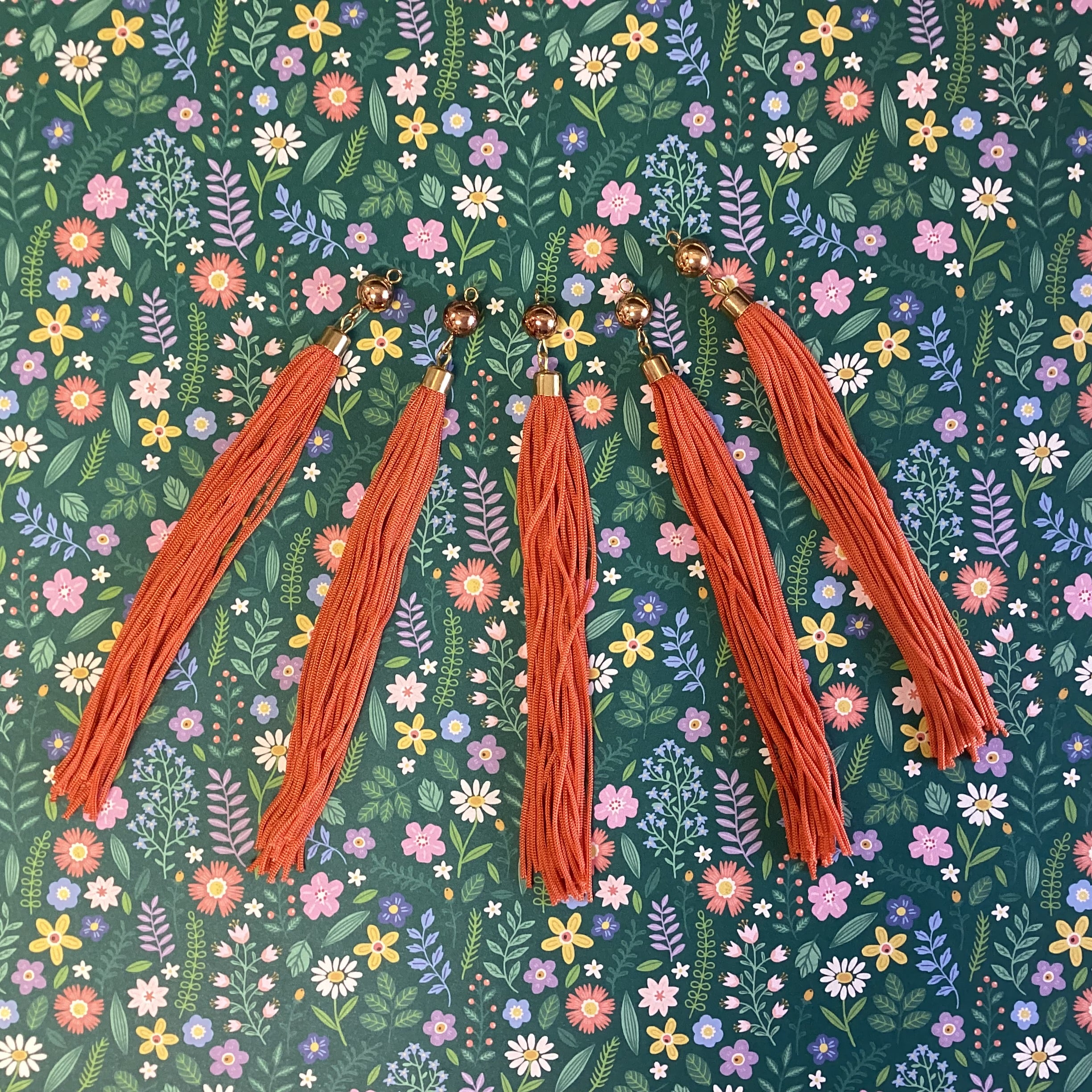 Scrapbooksrus DECORATIVE GOLD BALL TASSELS 5”