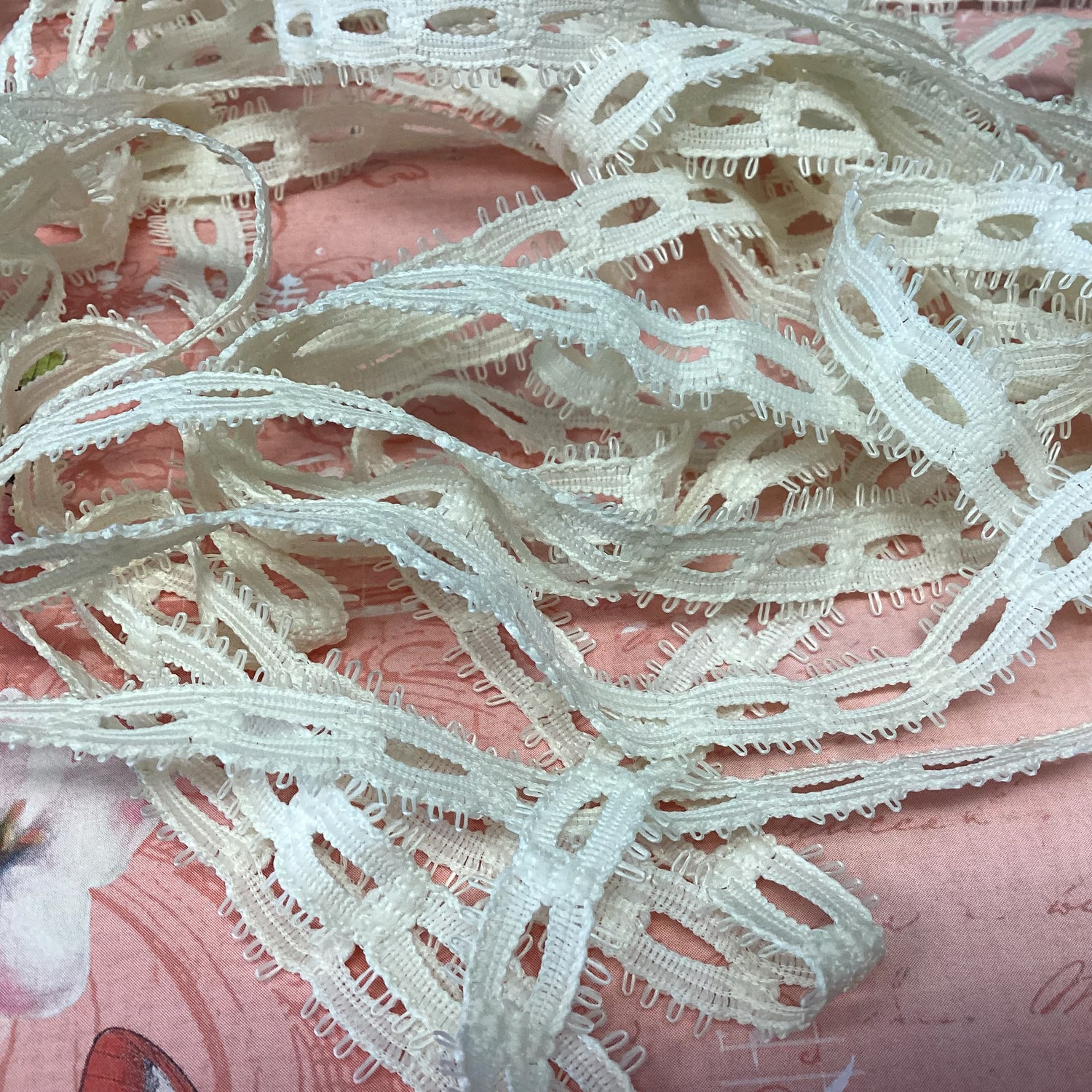 Scrapbooksrus Vintage CREAM EYELET LOOP EDGE Ribbon Trim 0.5”X2yd