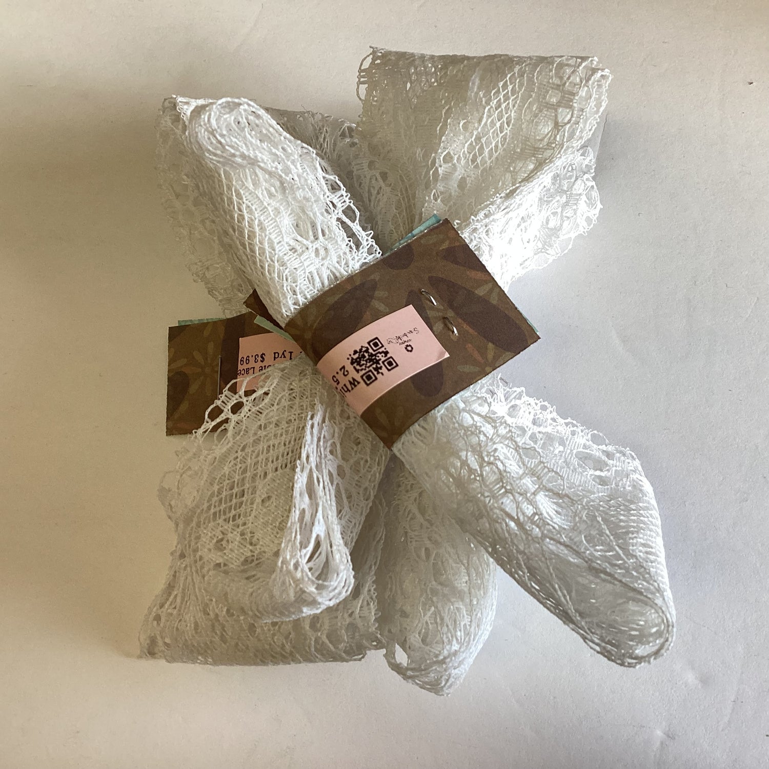 Scrapbooksrus Vintage WHITE KEYHOLE LACE Ribbon Trim 2.5”X1yd