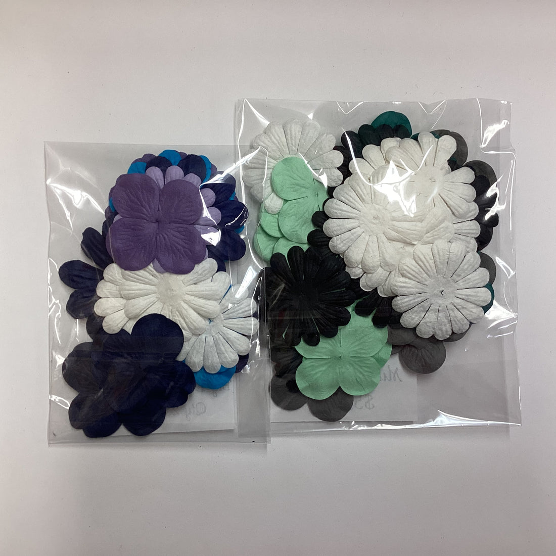 ScrapbooksRus Bag of Flowers Daisies & Hydrangeas