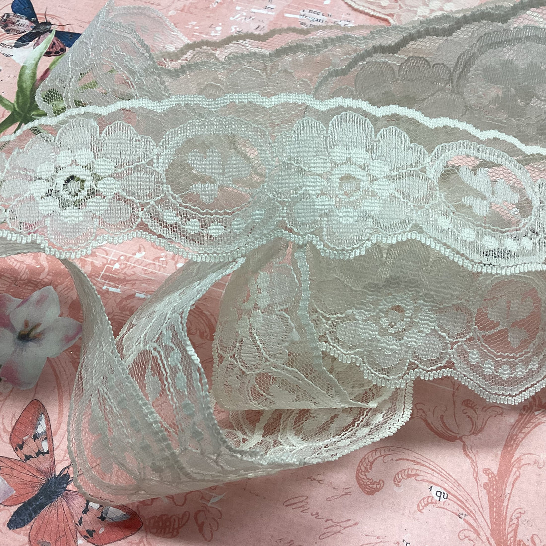 Scrapbooksrus Vintage Lace IVORY SCALLOP FLOWER Ribbon Trim 1 5/8”X1yd