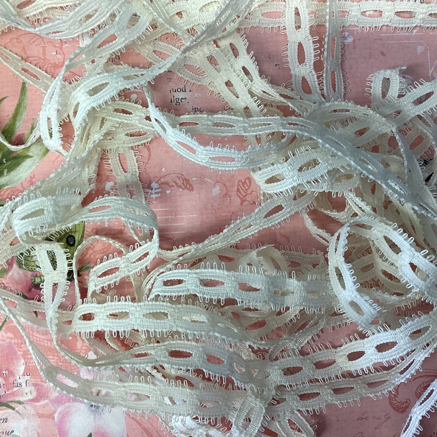 Scrapbooksrus Vintage CREAM EYELET LOOP EDGE Ribbon Trim 0.5”X2yd