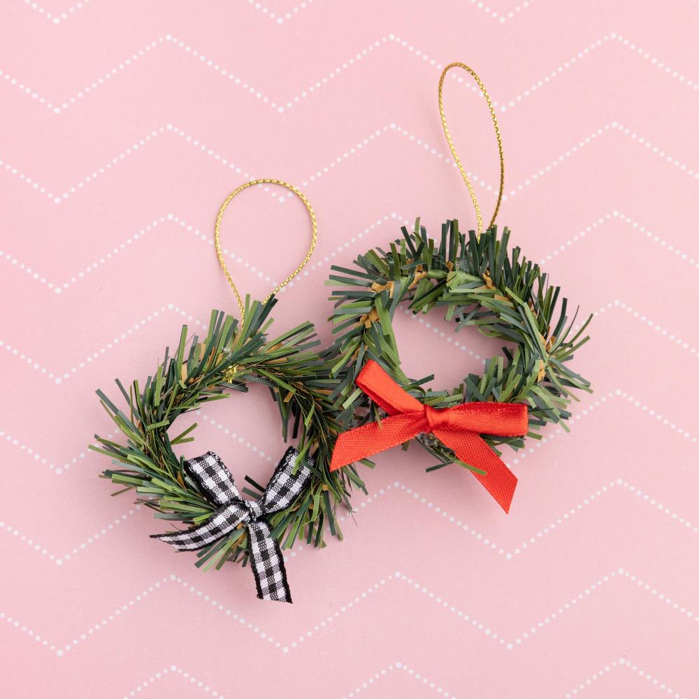 Crate Paper MITTENS &amp; MISTLETOE Wreath 2pc