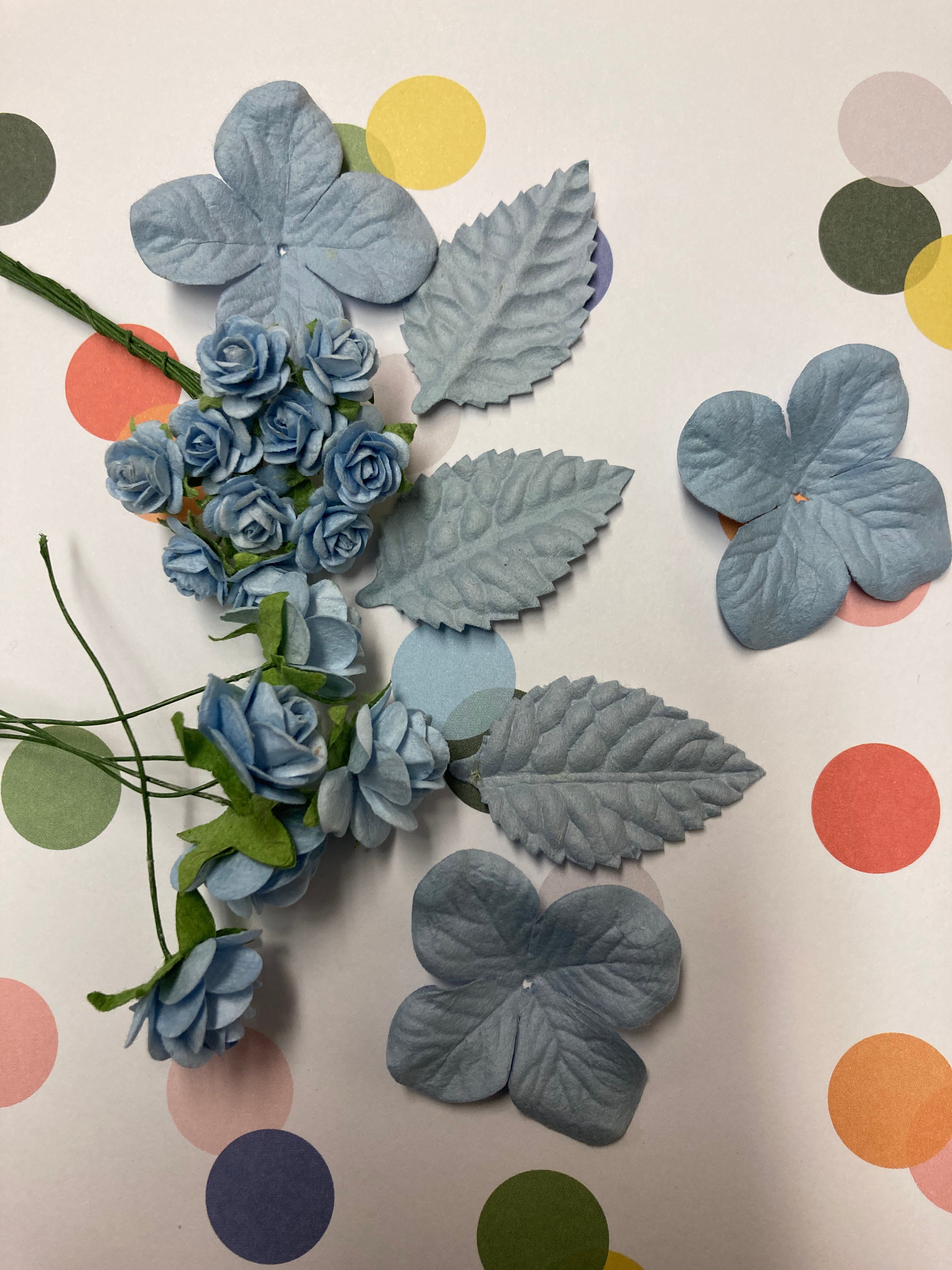 Mini Roses Daisy Leaves LIGHT BLUE 21pc