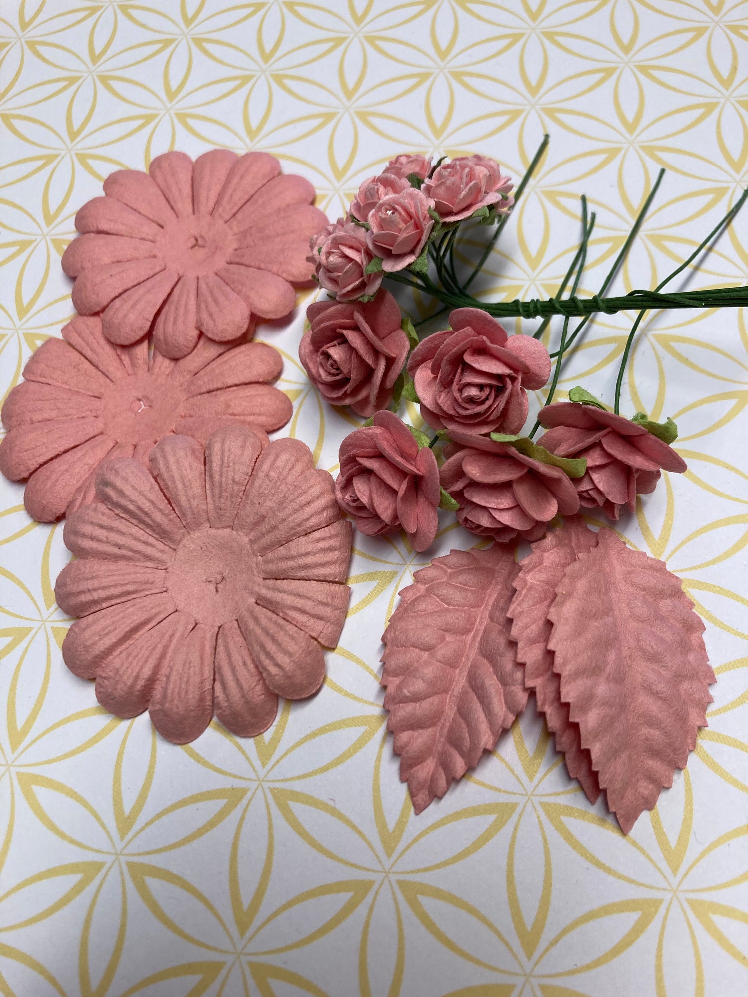 Mini Roses Daisy Leaves DUSTY PINK 21pc