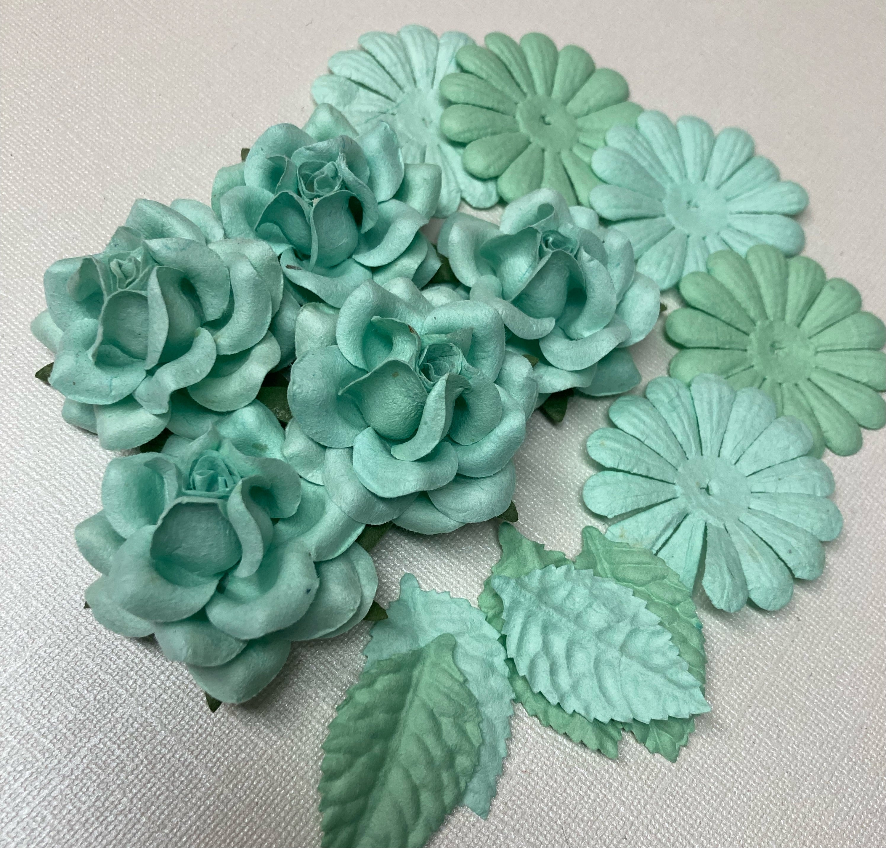 Sweet Roses Leaves Daisies SEAFOAM MINT 15pc