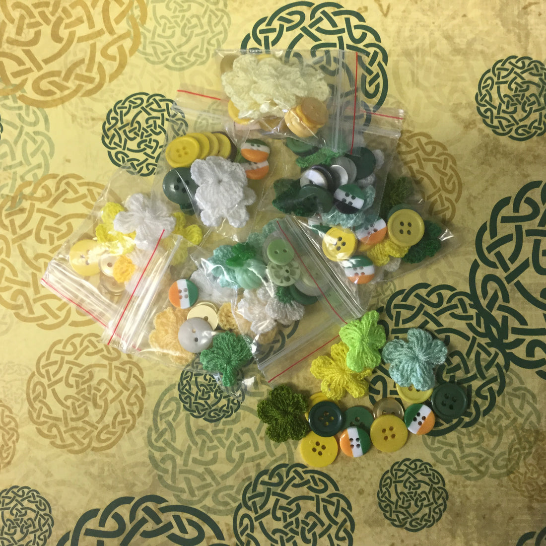 Crochet Flowers & Buttons St.Patrick’s Day Ireland 12-14pc
